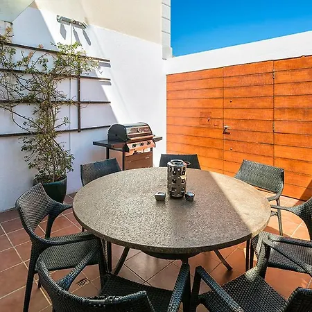 ヴィラ Sleeps 8 Pool Air Con T607958 *