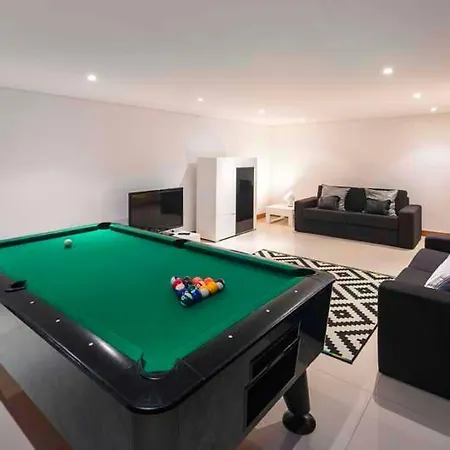 Sleeps 8 Pool Air Con T607958 ヴィラ