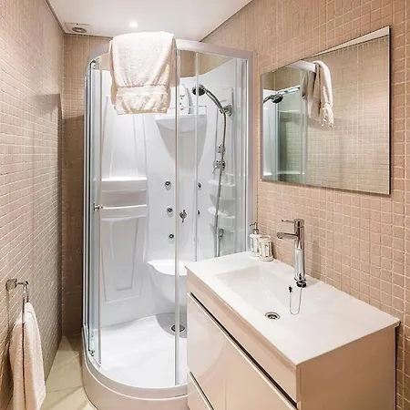 Sleeps 8 Pool Air Con T607958 ヴィラ *